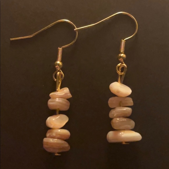 🔴Handmade Agate Crystal Chip Earrings🪨 - Picture 4 of 4